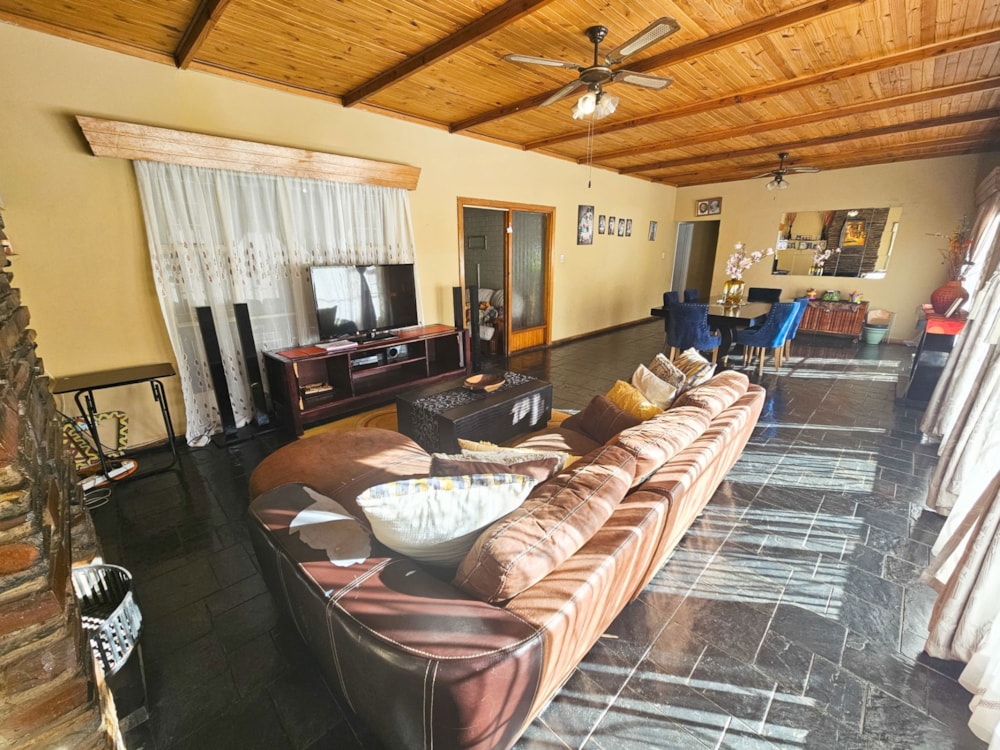 House for sale in Uitsig, Bloemfontein - 1BX1715331