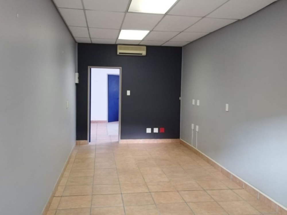 Commercial office to rent in Uitenhage Central (Kariega Central)  - 1UK1708791 Commercial office to rent in Uitenhage Central (Kariega Central)  - 1UK1708791