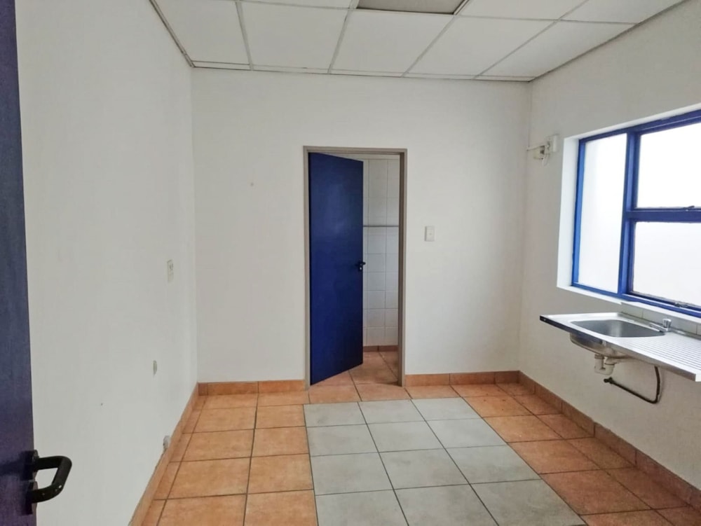 Commercial office to rent in Uitenhage Central (Kariega Central)  - 1UK1708791 Commercial office to rent in Uitenhage Central (Kariega Central)  - 1UK1708791