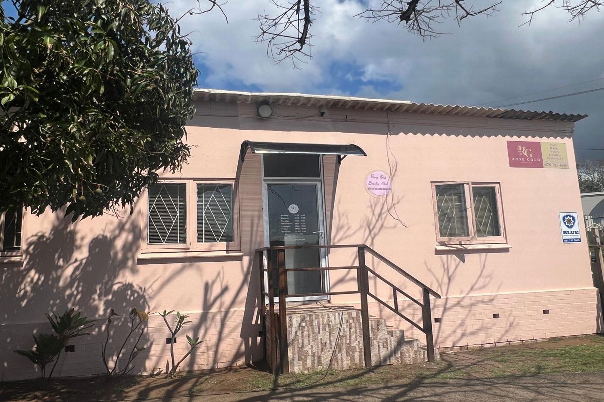 Commercial office to rent in Amanzimtoti - 1WB1689925