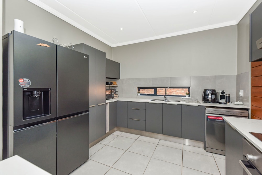 Double-storey house for sale in Lion Pride - FW1714584 Double-storey house for sale in Lion Pride - FW1714584