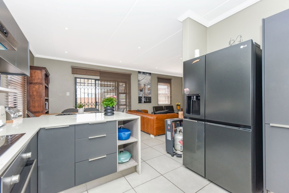 Double-storey house for sale in Lion Pride - FW1714584 Double-storey house for sale in Lion Pride - FW1714584