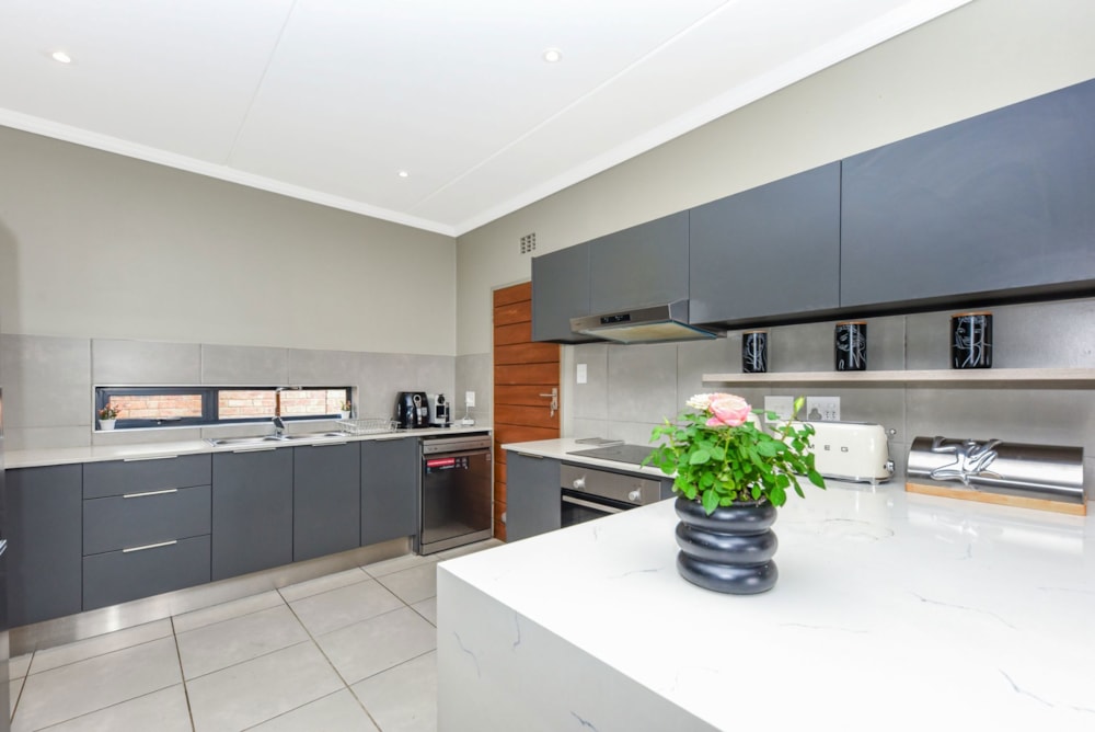 Double-storey house for sale in Lion Pride - FW1714584 Double-storey house for sale in Lion Pride - FW1714584