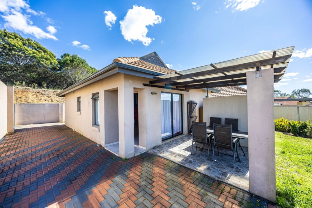 House for sale in Kidds Beach - 1EZ1715710