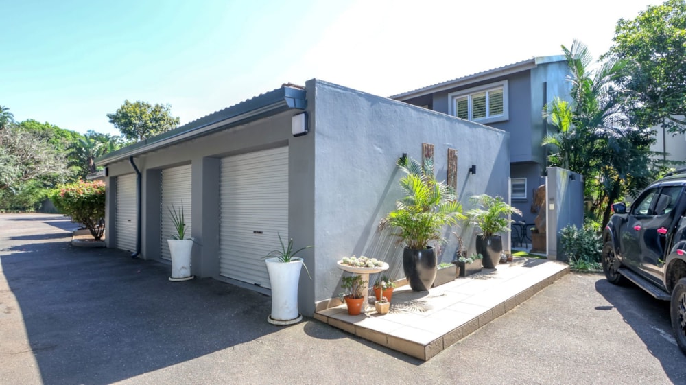 Security complex home let in Umdloti Beach - 1ND1715342