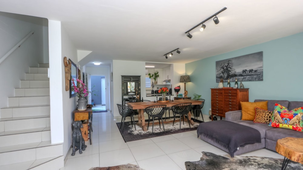 Security complex home let in Umdloti Beach - 1ND1715342