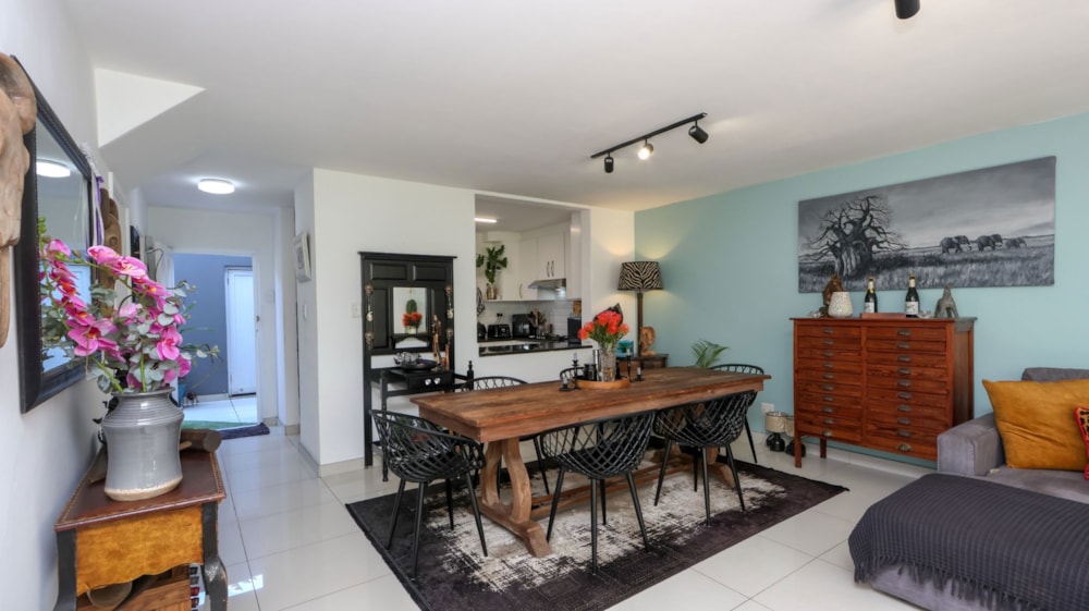 Security complex home let in Umdloti Beach - 1ND1715342