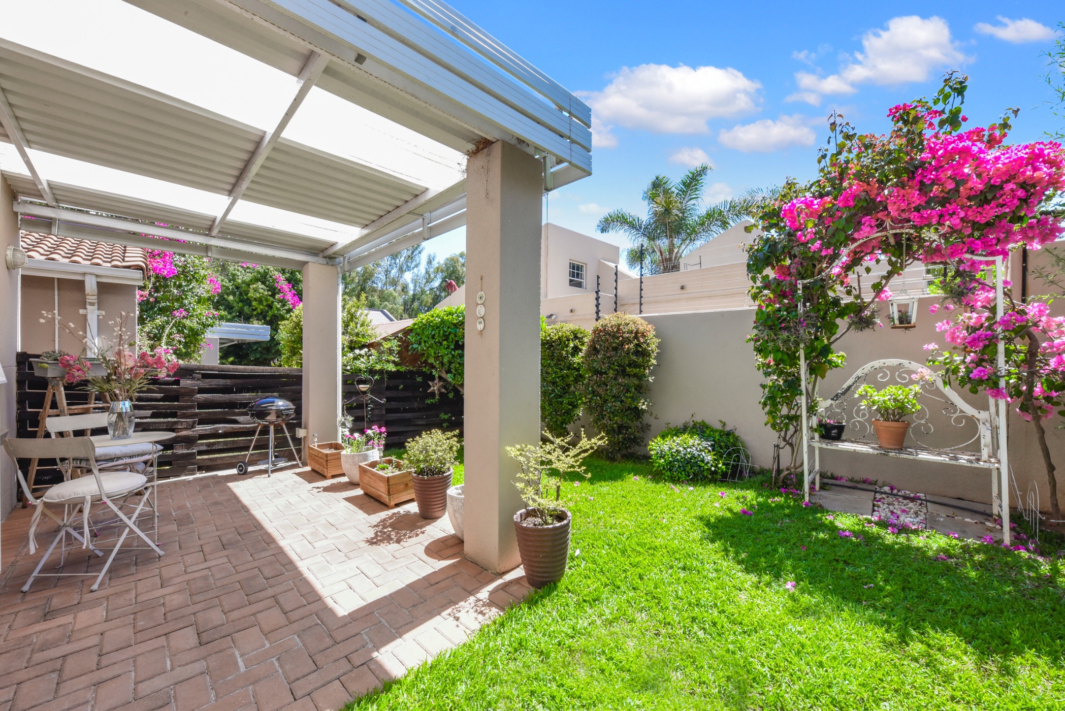 Townhouse for sale in Douglasdale - FW1715237