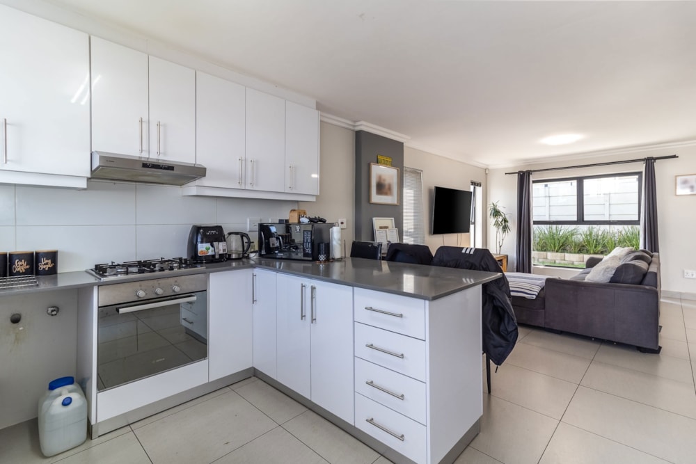 Security complex home for sale in Protea Heights - 1BC1714349 Security complex home for sale in Protea Heights - 1BC1714349