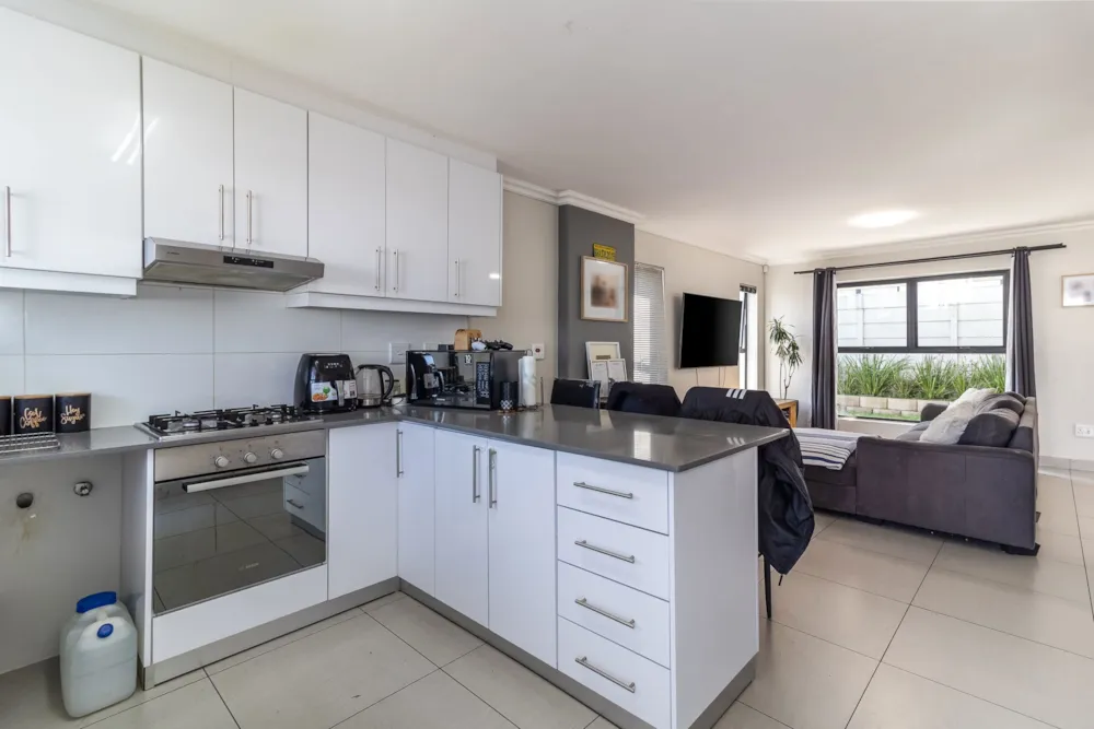 Security complex home sold in Protea Heights - 1BC1726096 Security complex home sold in Protea Heights - 1BC1726096