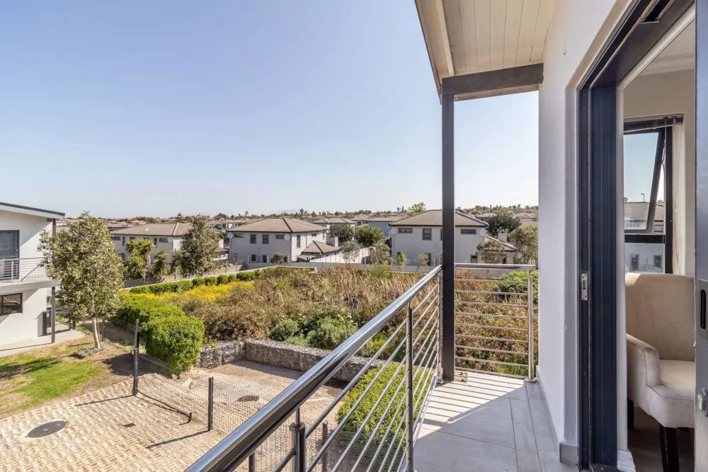 Security complex home sold in Protea Heights - 1BC1726096 Security complex home sold in Protea Heights - 1BC1726096