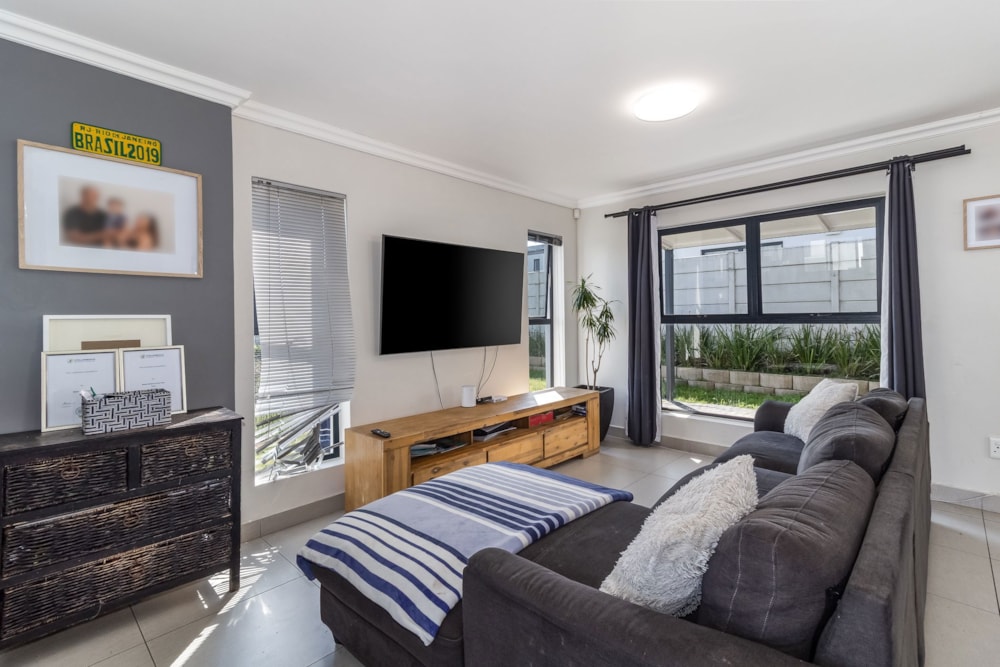 Security complex home for sale in Protea Heights - 1BC1714349 Security complex home for sale in Protea Heights - 1BC1714349