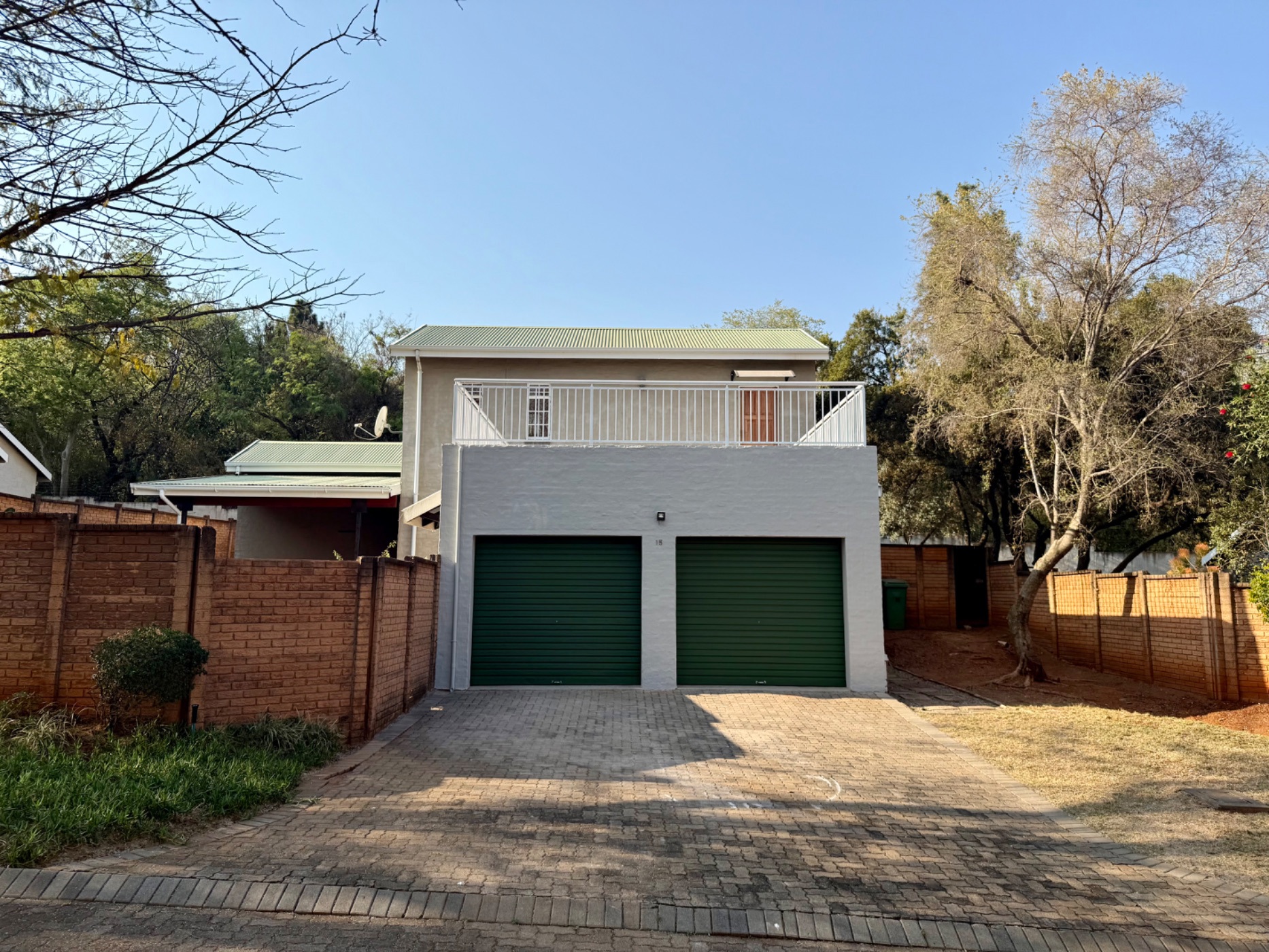 House let in Olympus AH - PTL1714058