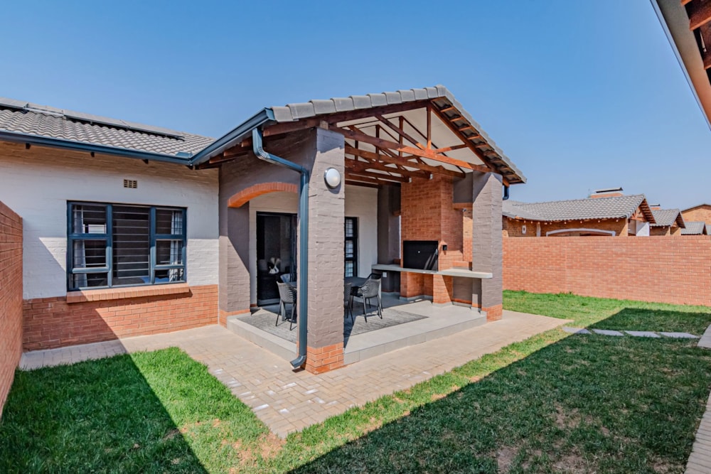 Townhouse for sale in Rietvalleirand - PT1704579 Townhouse for sale in Rietvalleirand - PT1704579