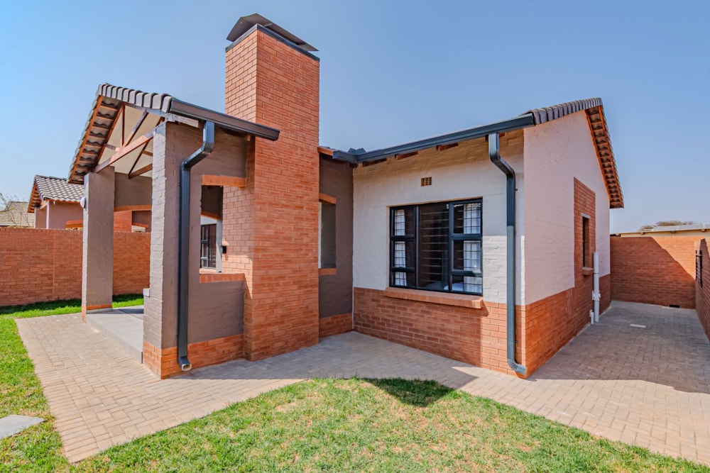 Townhouse for sale in Rietvalleirand - PT1704579 Townhouse for sale in Rietvalleirand - PT1704579