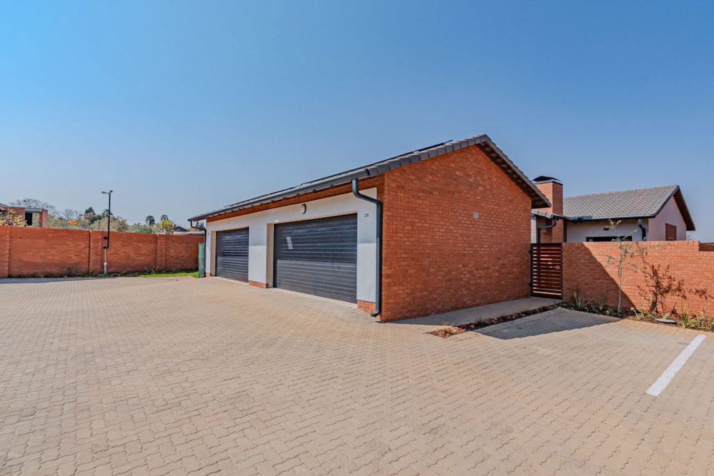 Townhouse for sale in Rietvalleirand - PT1704579 Townhouse for sale in Rietvalleirand - PT1704579