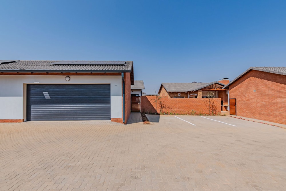 Townhouse for sale in Rietvalleirand - PT1704579 Townhouse for sale in Rietvalleirand - PT1704579