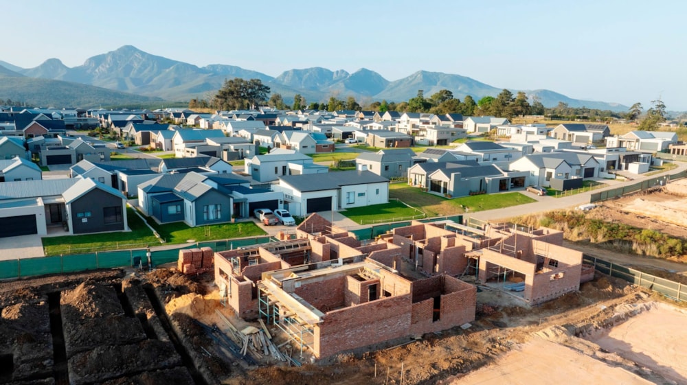 Security estate home for sale in Kraaibosch Park - GEO1707938 Security estate home for sale in Kraaibosch Park - GEO1707938