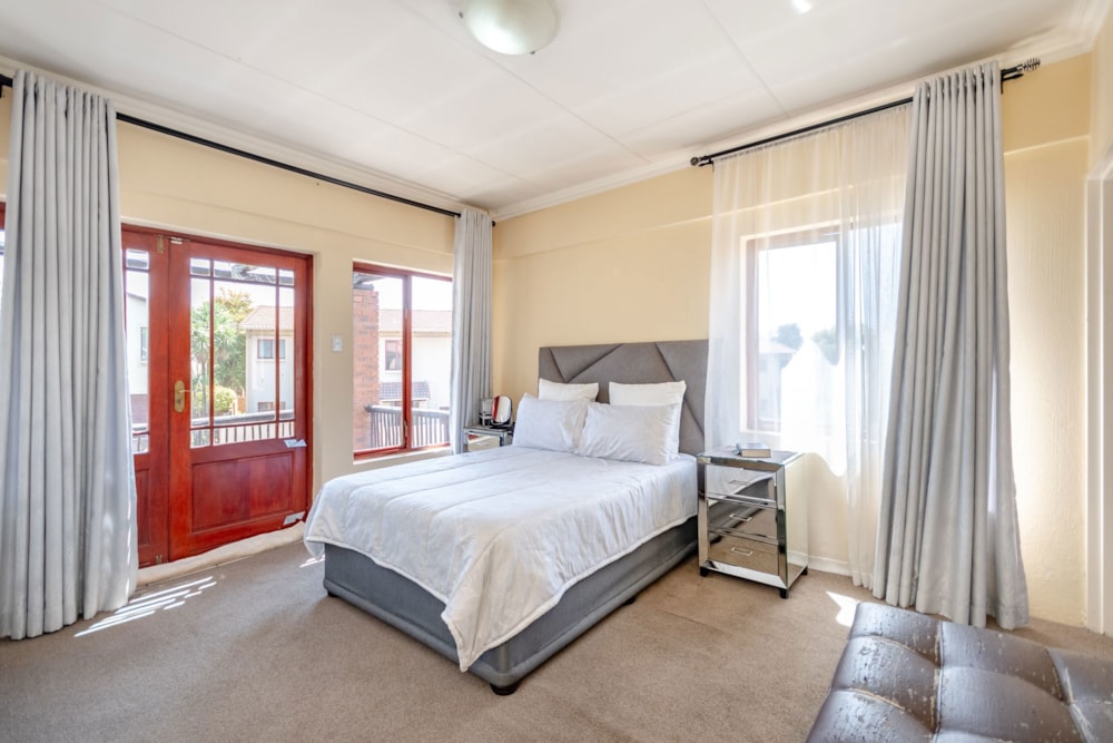 Security complex home for sale in Willowbrook - RAN1714549 Security complex home for sale in Willowbrook - RAN1714549