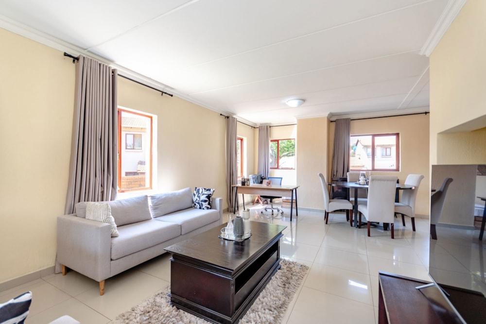 Security complex home for sale in Willowbrook - RAN1714549 Security complex home for sale in Willowbrook - RAN1714549