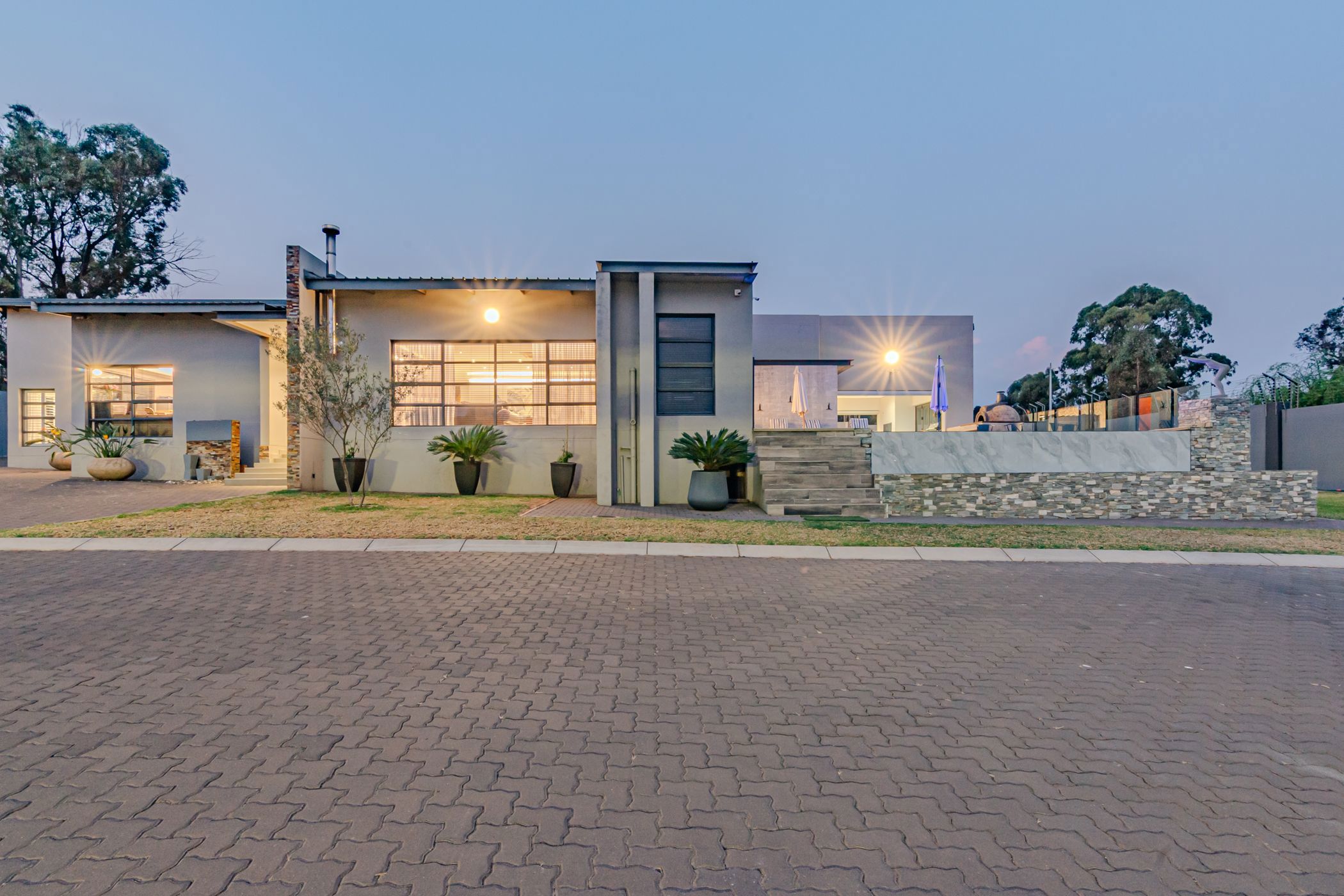 House for sale in Zwavelpoort SH - PT1711780