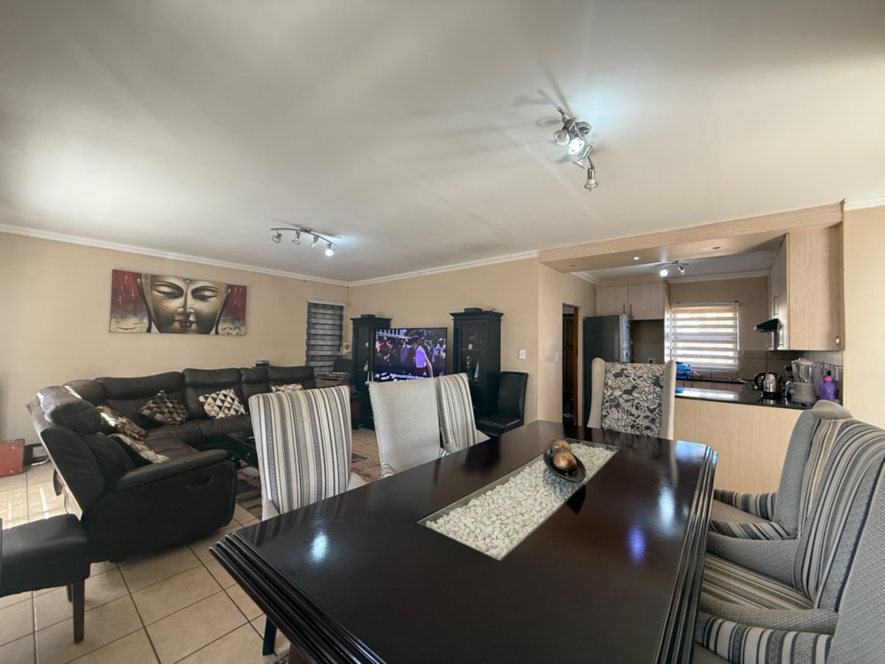 Double-storey house for sale in Vanderbijlpark SE 8 - 1VT1714840 Double-storey house for sale in Vanderbijlpark SE 8 - 1VT1714840