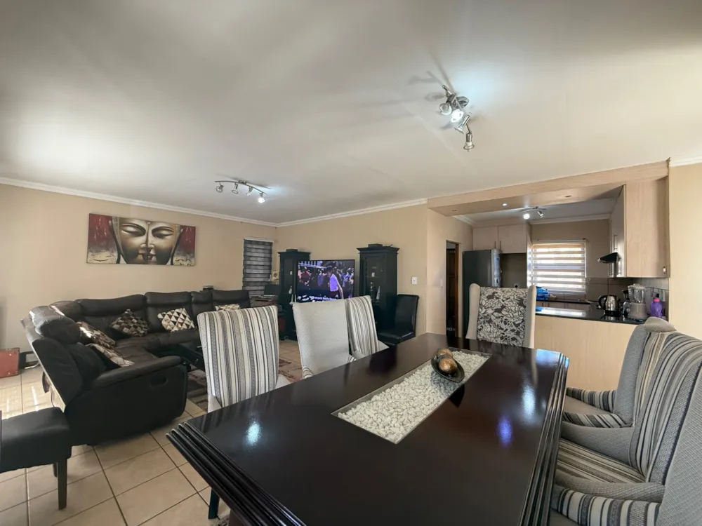 Double-storey house for sale in Vanderbijlpark SE 8 - 1VT1714840 Double-storey house for sale in Vanderbijlpark SE 8 - 1VT1714840