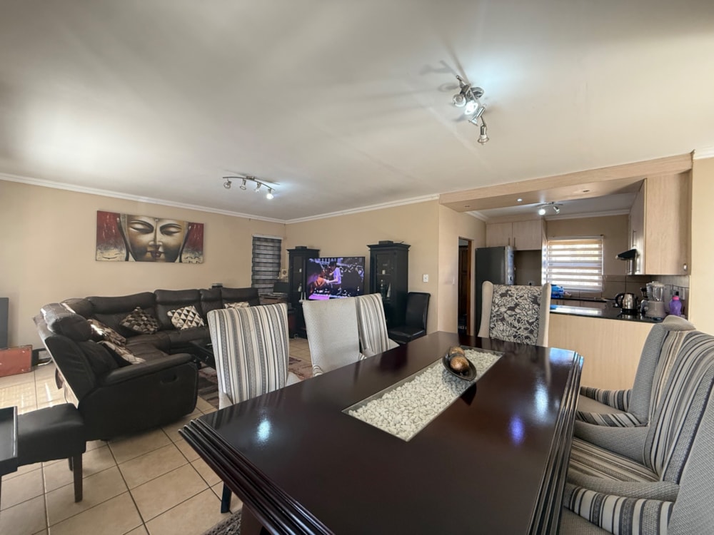 Double-storey house for sale in Vanderbijlpark SE 8 - 1VT1714840 Double-storey house for sale in Vanderbijlpark SE 8 - 1VT1714840