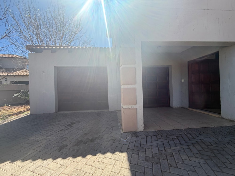 Double-storey house for sale in Vanderbijlpark SE 8 - 1VT1714840 Double-storey house for sale in Vanderbijlpark SE 8 - 1VT1714840