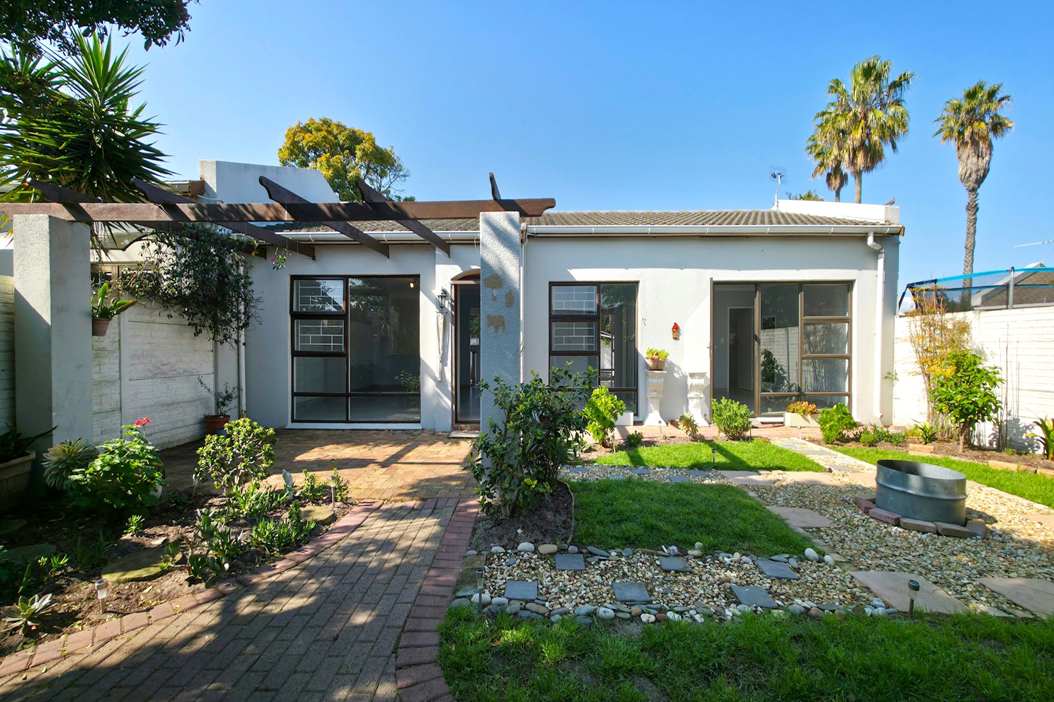 Security complex home to rent in Blouberg Rise - 1TV1713336