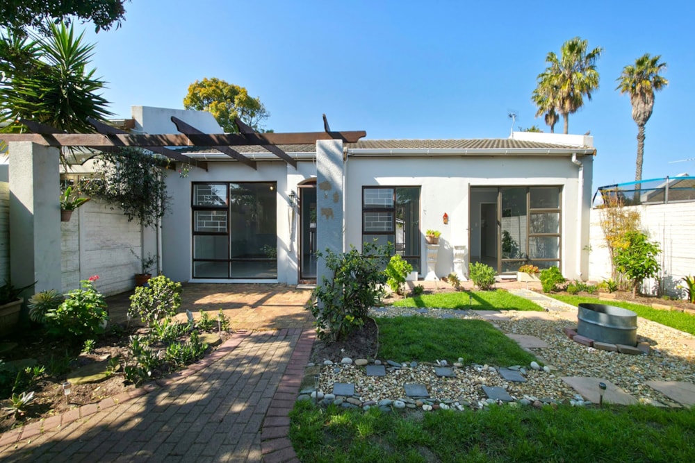 Security complex home to rent in Blouberg Rise - 1TV1713336 Security complex home to rent in Blouberg Rise - 1TV1713336