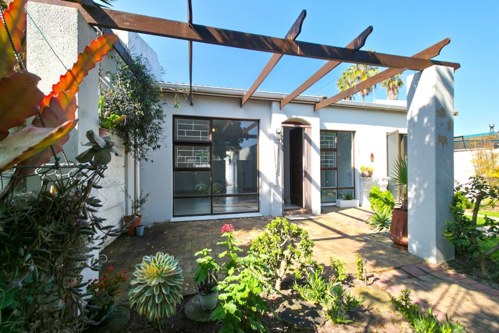 Security complex home to rent in Blouberg Rise - 1TV1713336 Security complex home to rent in Blouberg Rise - 1TV1713336