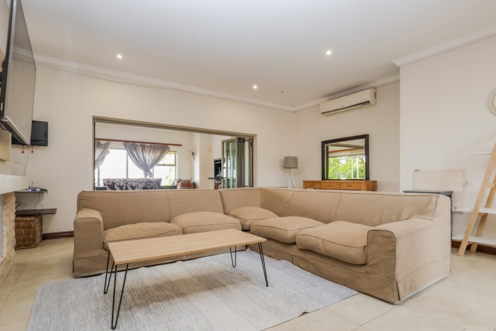 Security estate home for sale in Magalies Golf Estate - 1HR1713302