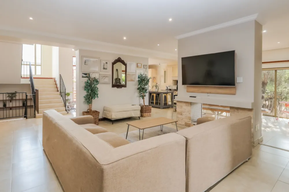 Security estate home sold in Magalies Golf Estate - 1HR1713302 Security estate home sold in Magalies Golf Estate - 1HR1713302