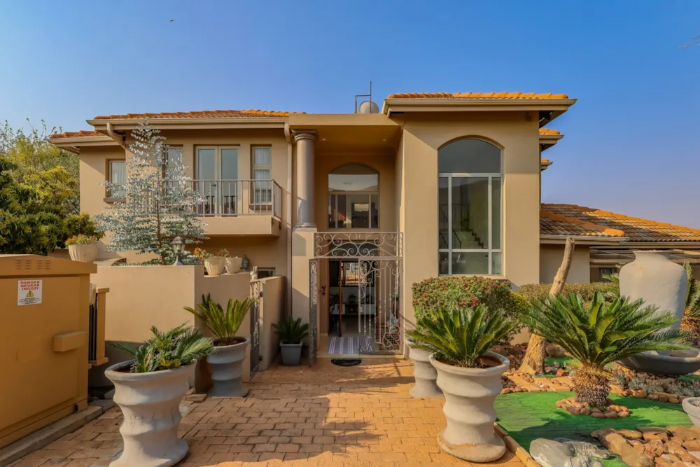 Security estate home sold in Magalies Golf Estate - 1HR1713302 Security estate home sold in Magalies Golf Estate - 1HR1713302