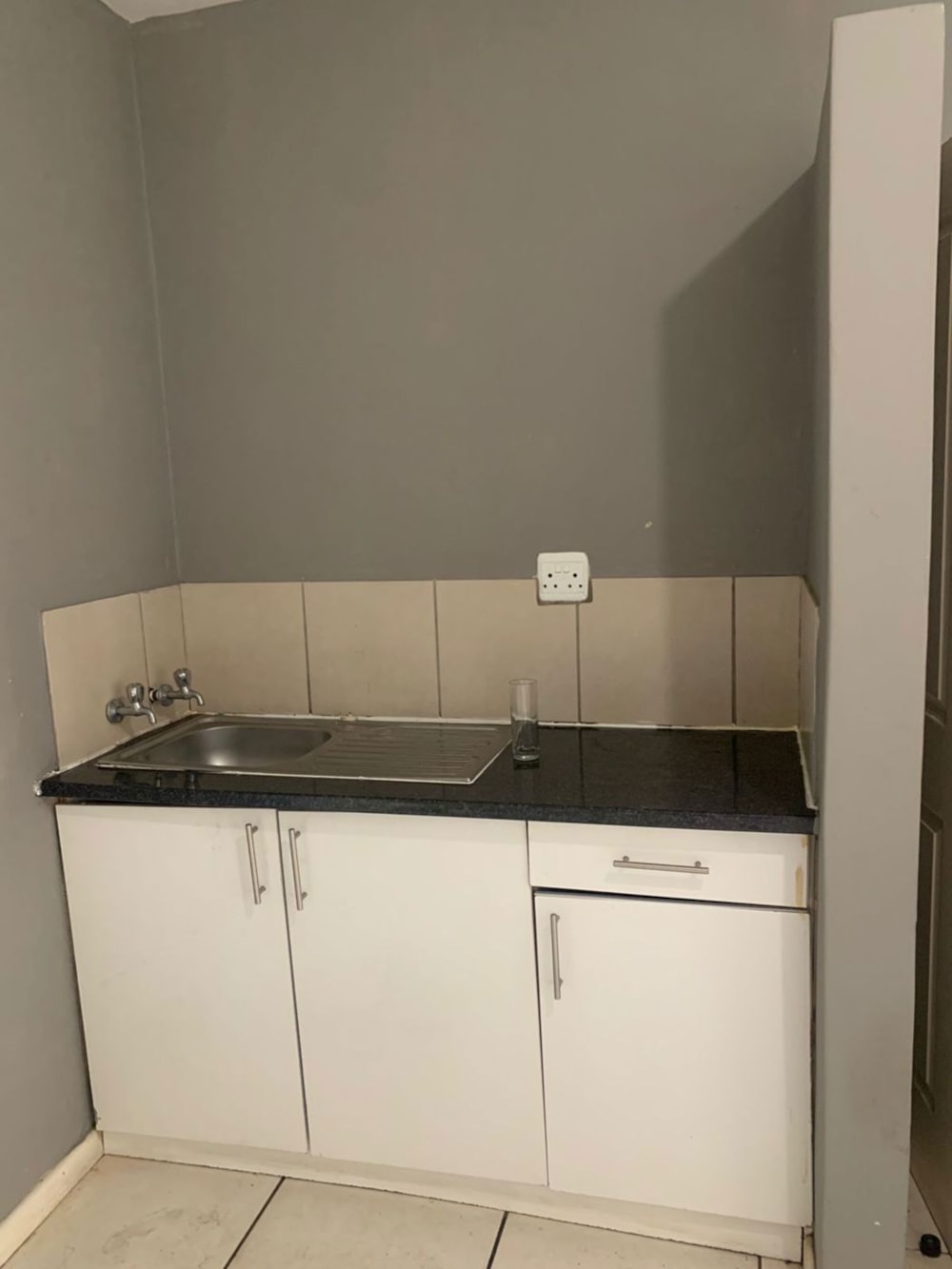 Bachelor apartment to rent in Queenstown - 1MH1713007 Bachelor apartment to rent in Queenstown - 1MH1713007