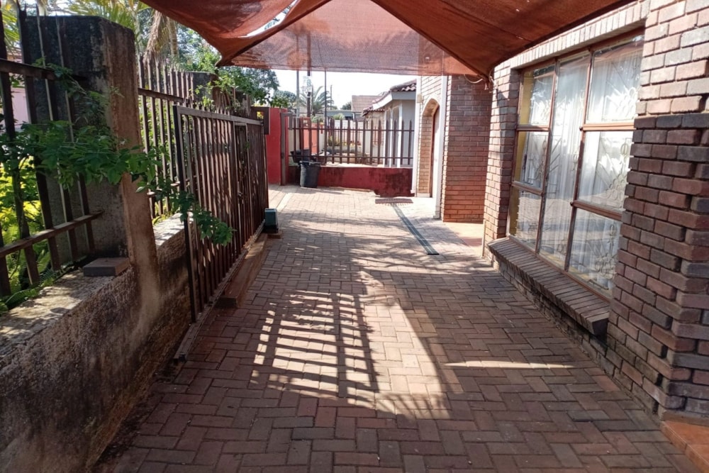 Double-storey house for sale in Hillsview - 1WR1713467