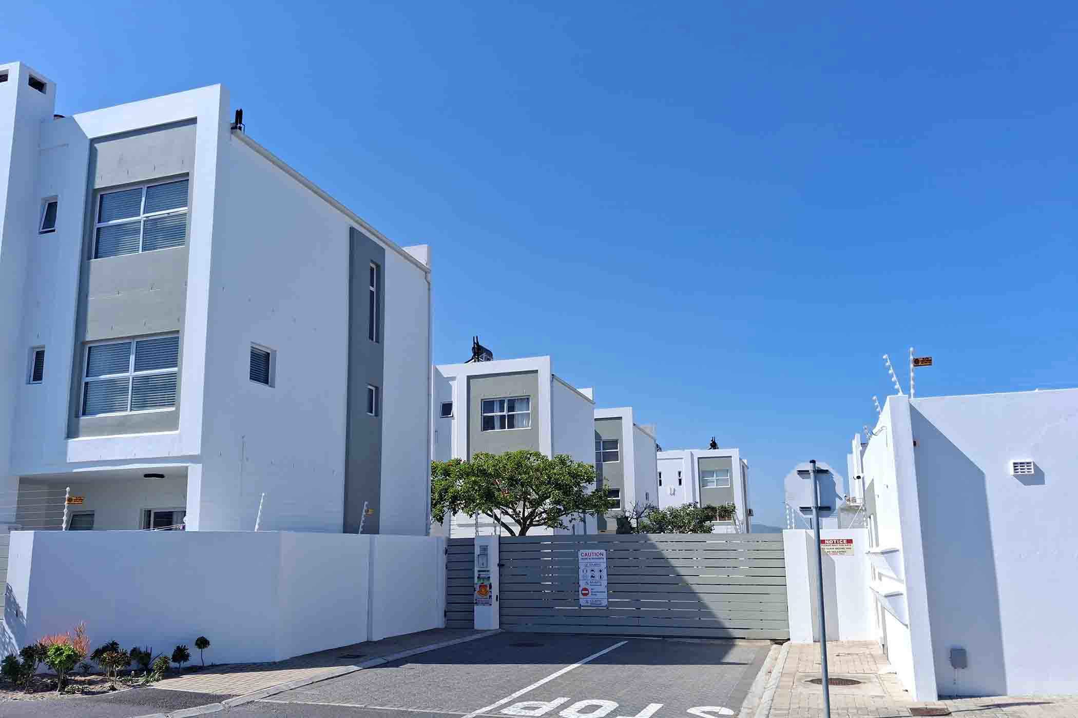 Security complex home sold in Parklands North - 1TV1713715