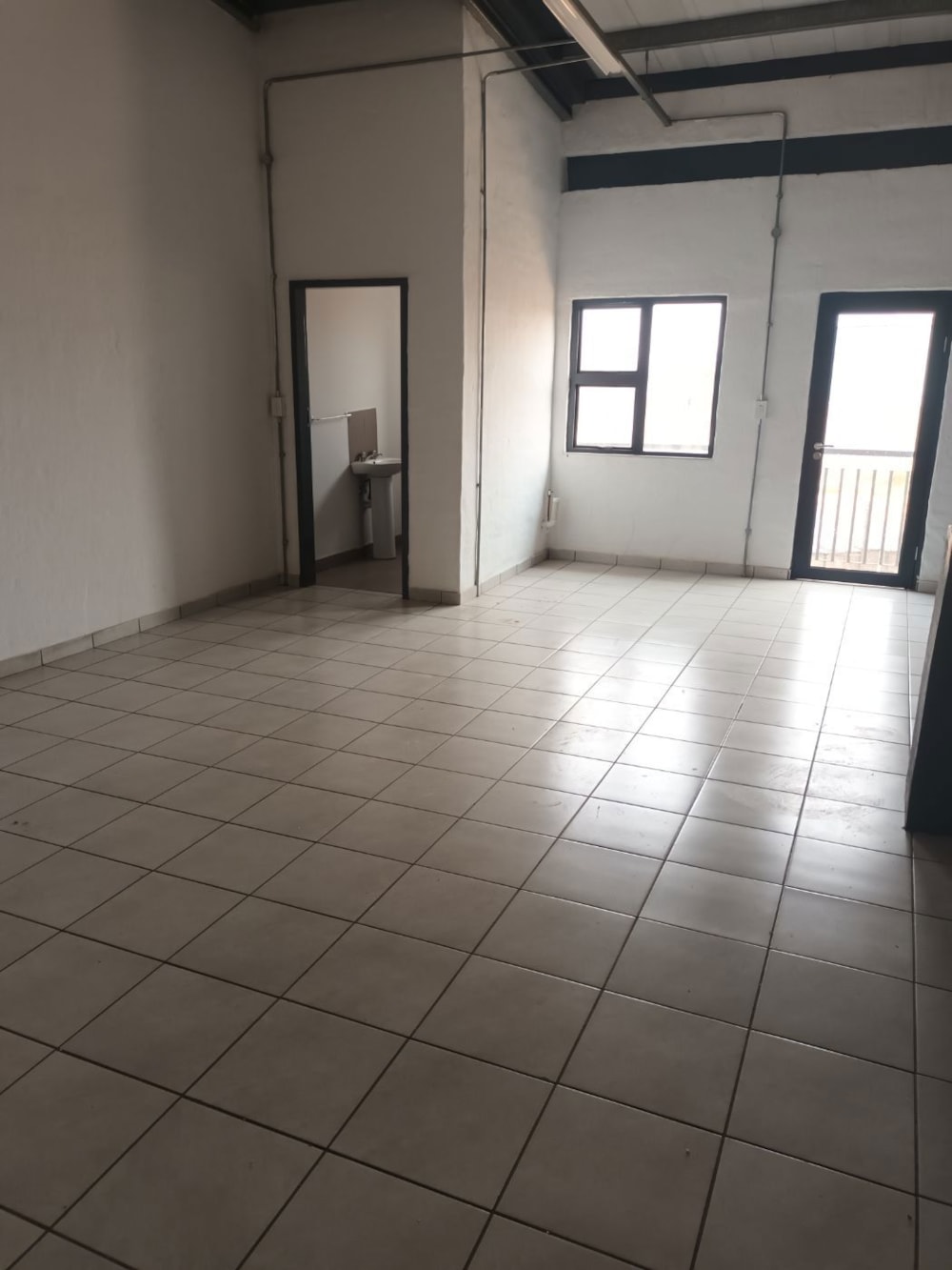 Commercial industrial property to rent in Larrendale - 1BJ1713422 Commercial industrial property to rent in Larrendale - 1BJ1713422