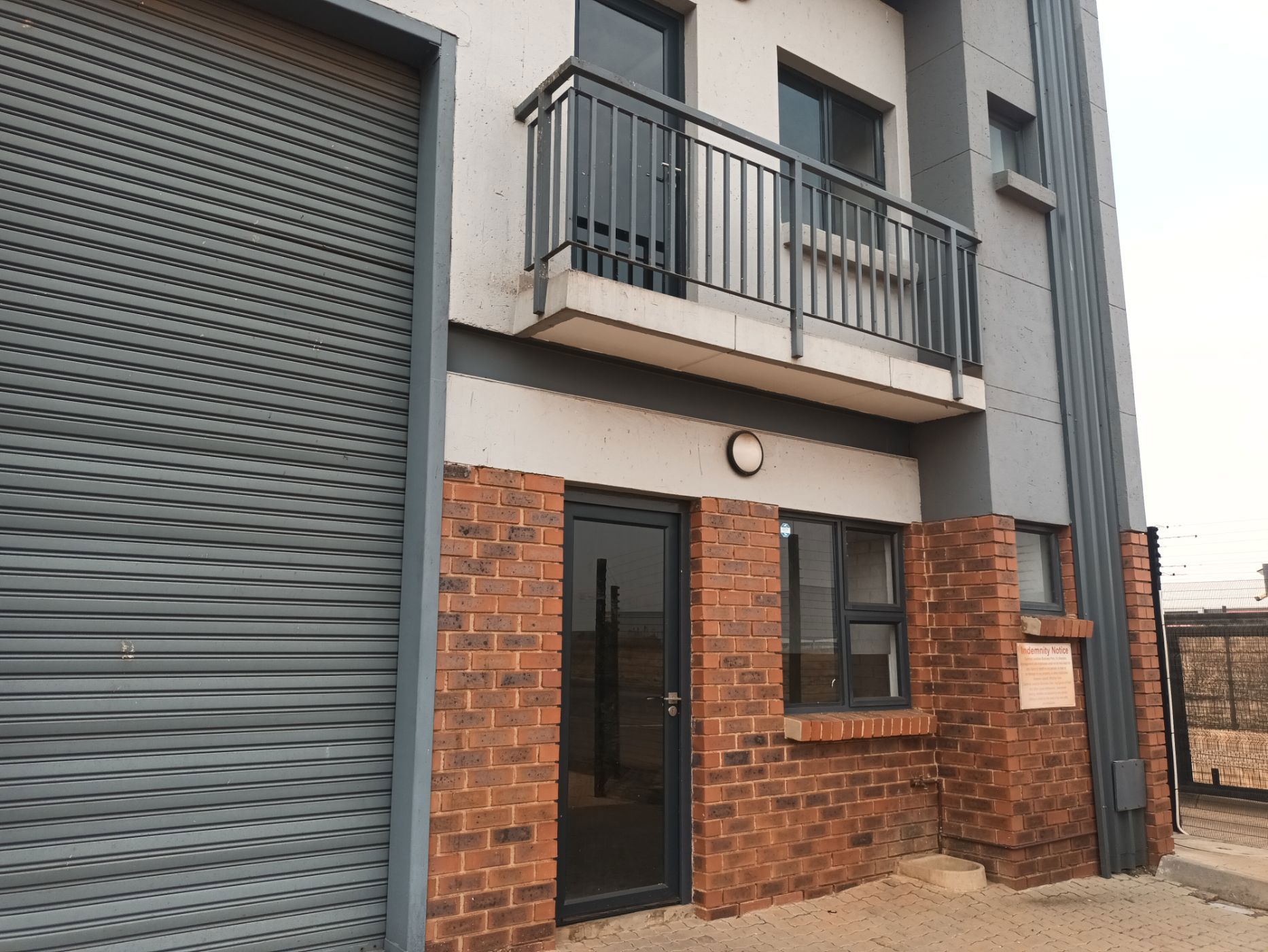 Commercial industrial property to rent in Larrendale - 1BJ1713422