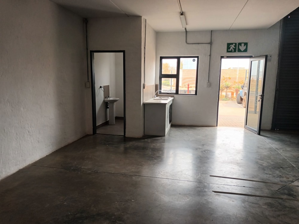 Commercial industrial property to rent in Larrendale - 1BJ1713422 Commercial industrial property to rent in Larrendale - 1BJ1713422