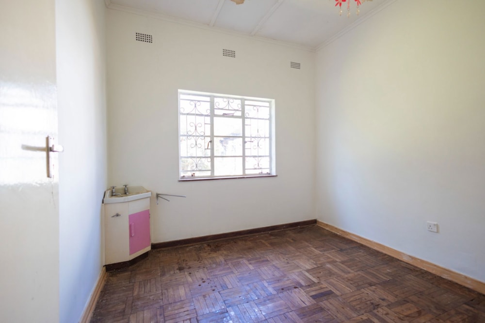 House for sale in Chisipite, Zimbabwe - 3ZB1713452 House for sale in Chisipite, Zimbabwe - 3ZB1713452