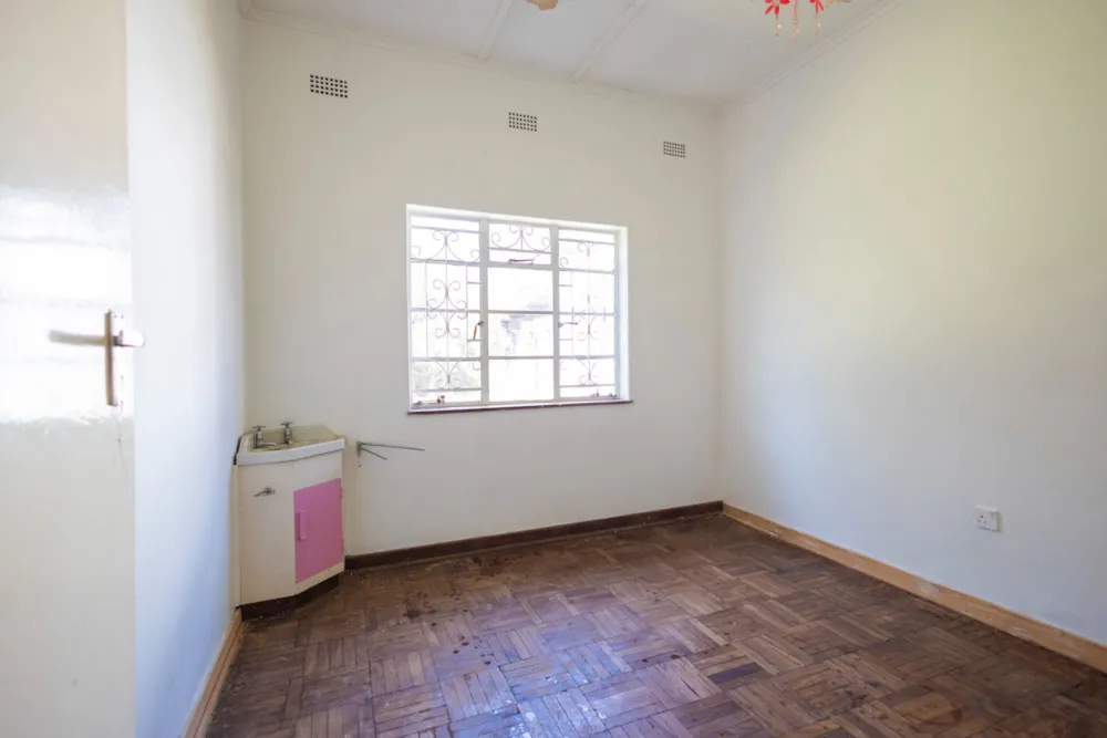 House for sale in Chisipite, Zimbabwe - 3ZB1713452 House for sale in Chisipite, Zimbabwe - 3ZB1713452