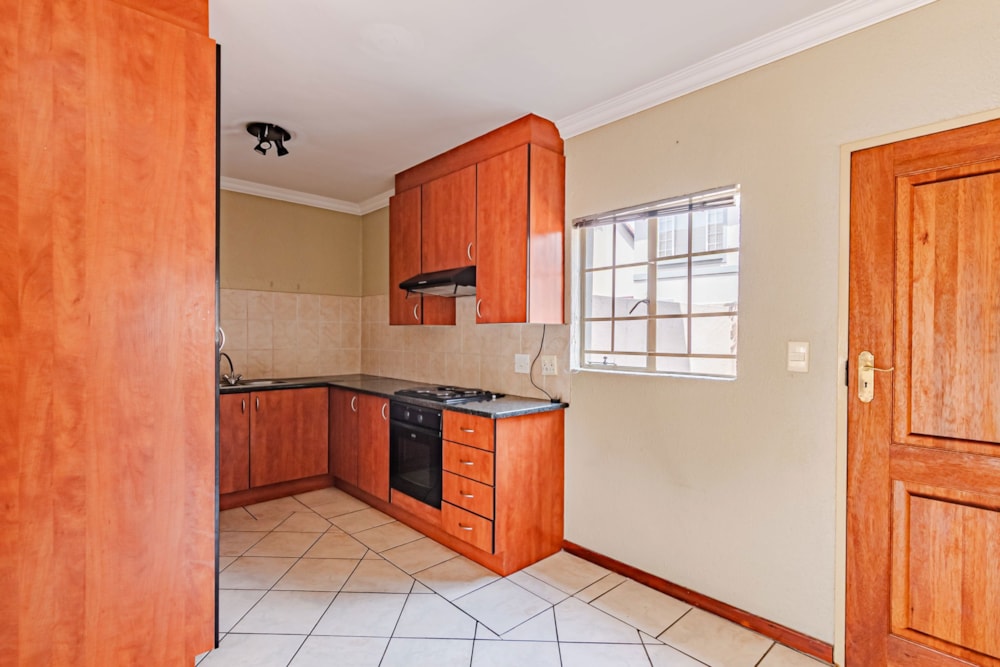 Bachelor apartment for sale in Willow Park Manor - PT1716302