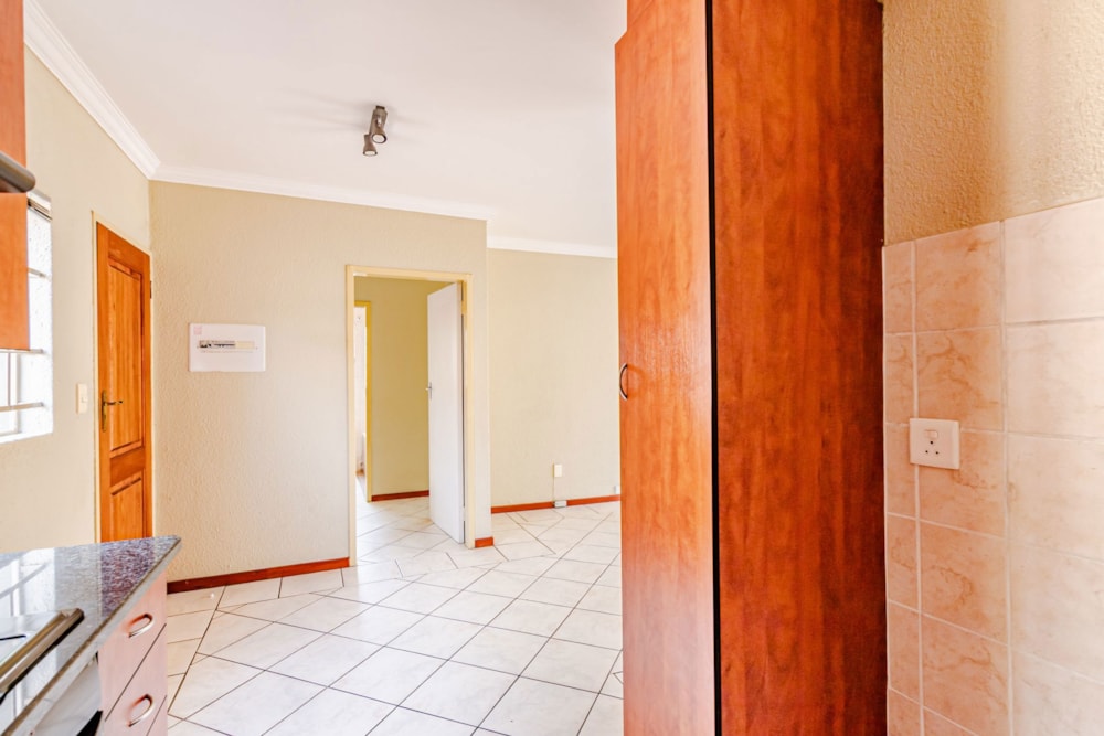 Bachelor apartment for sale in Willow Park Manor - PT1716302