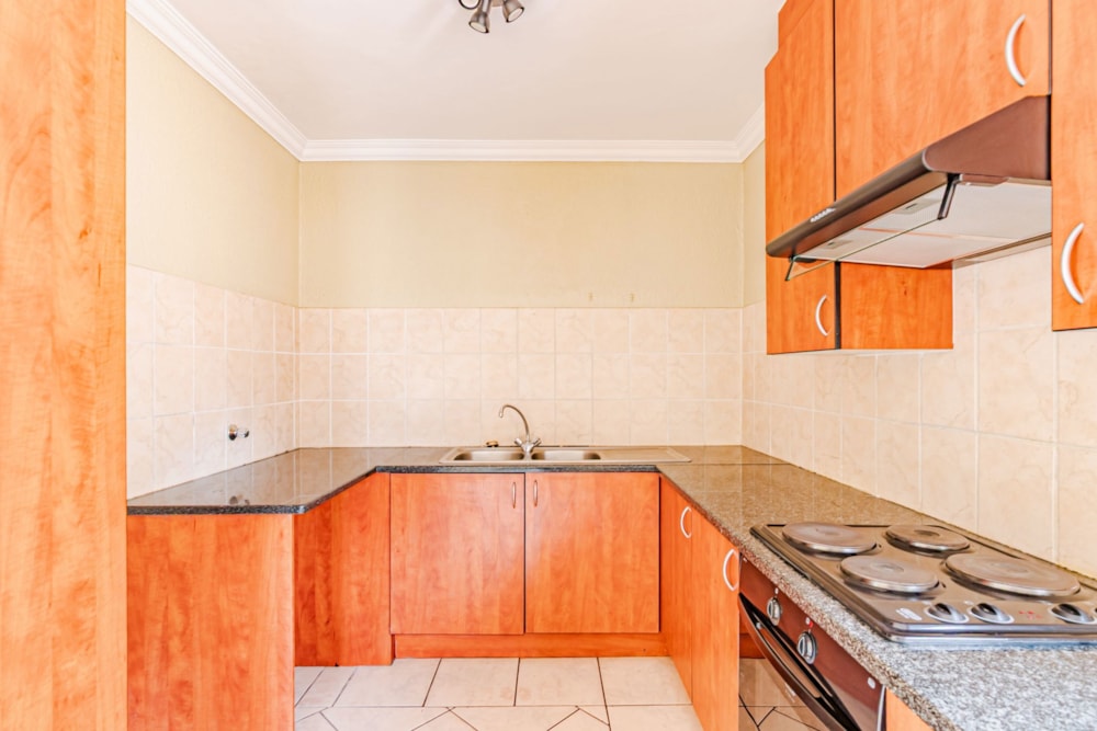 Bachelor apartment for sale in Willow Park Manor - PT1716302