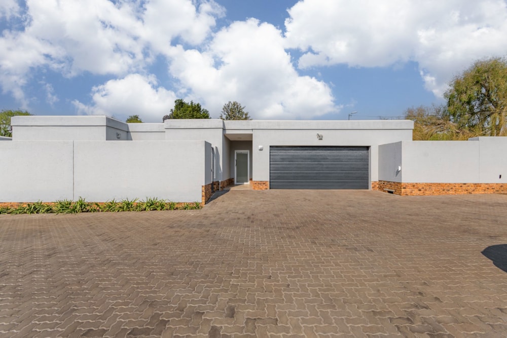 House for sale in Fontainebleau - RAN1714107 House for sale in Fontainebleau - RAN1714107