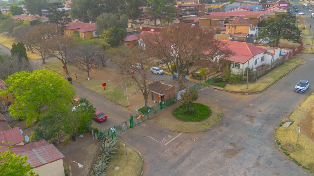 Security complex home for sale in Cason - BOK1713782