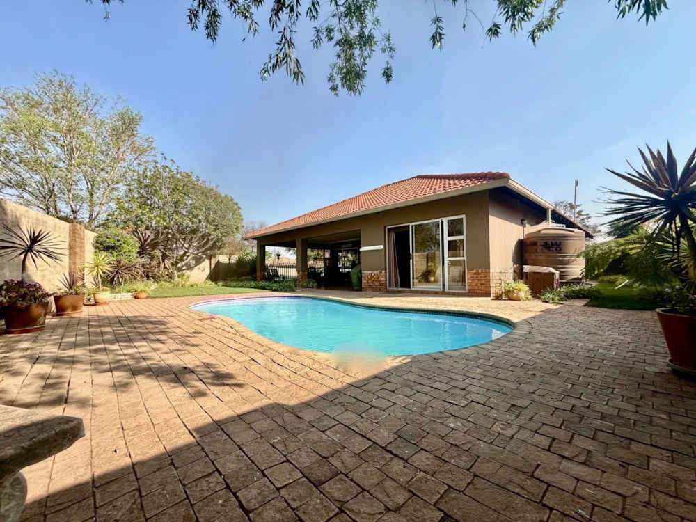 House for sale in Hexrivier Lifestyle Estate - 1RU1713883