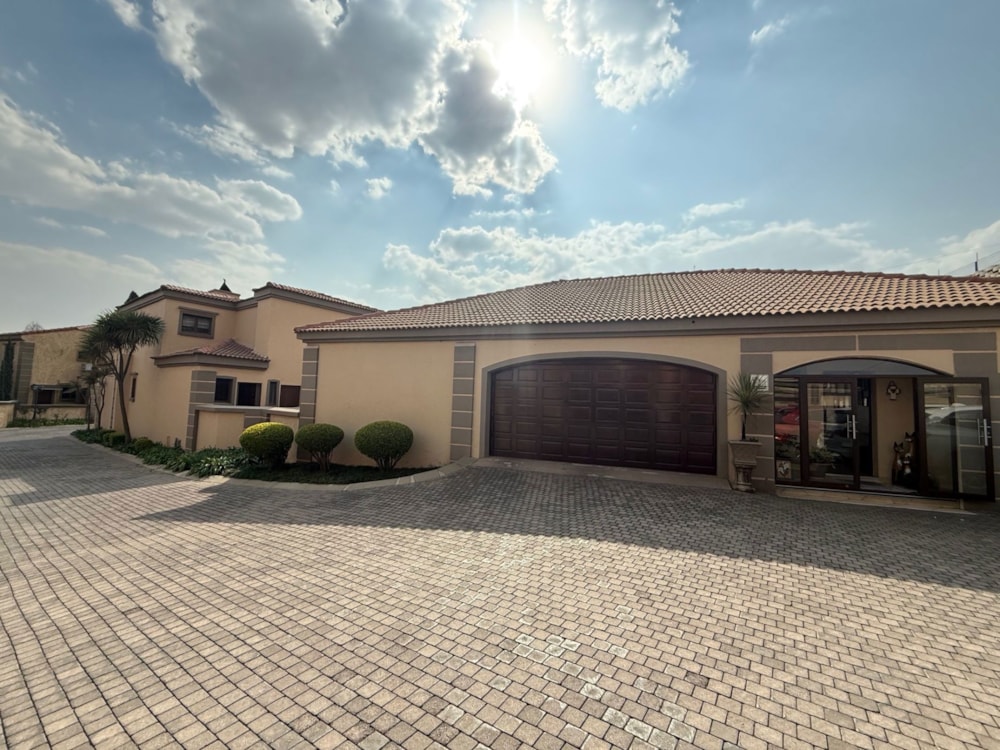 Townhouse for sale in Ermelo - 1EM1714059 Townhouse for sale in Ermelo - 1EM1714059